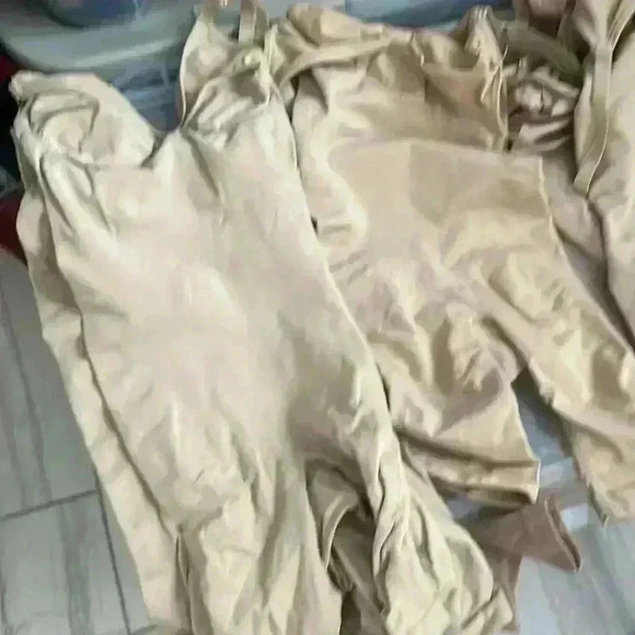 SKIMS- NWOB Sculpting Seamless Mid Thigh Bodysuit Color- Variation Nude - Picture 5 of 7